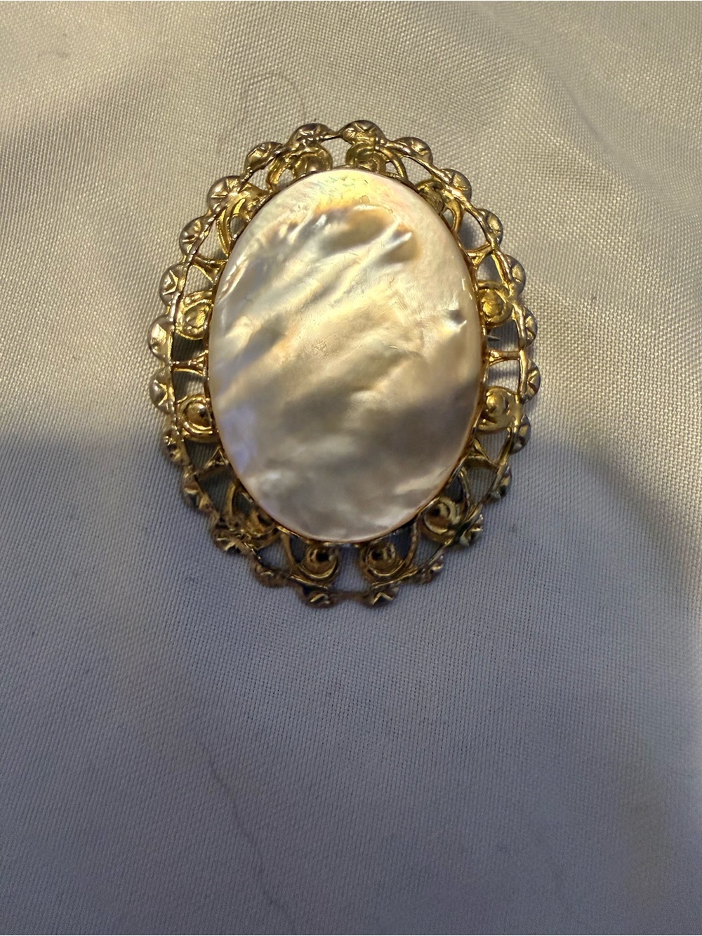 Vintage Mother of Pearl Filigree Brooch Pin Gold Tone Oval Iridescent Coquette